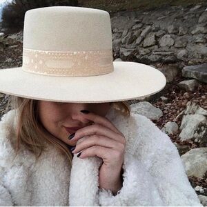 LACK OF COLOR JUNO BOATER CREAM BEIGE VINTAGE FRENCH RIBBON NWT